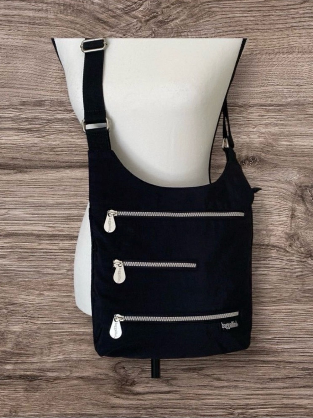 Baggallini Triple Zip “Hipster” Black Crossbody/Swing Bag - Excellent Condition